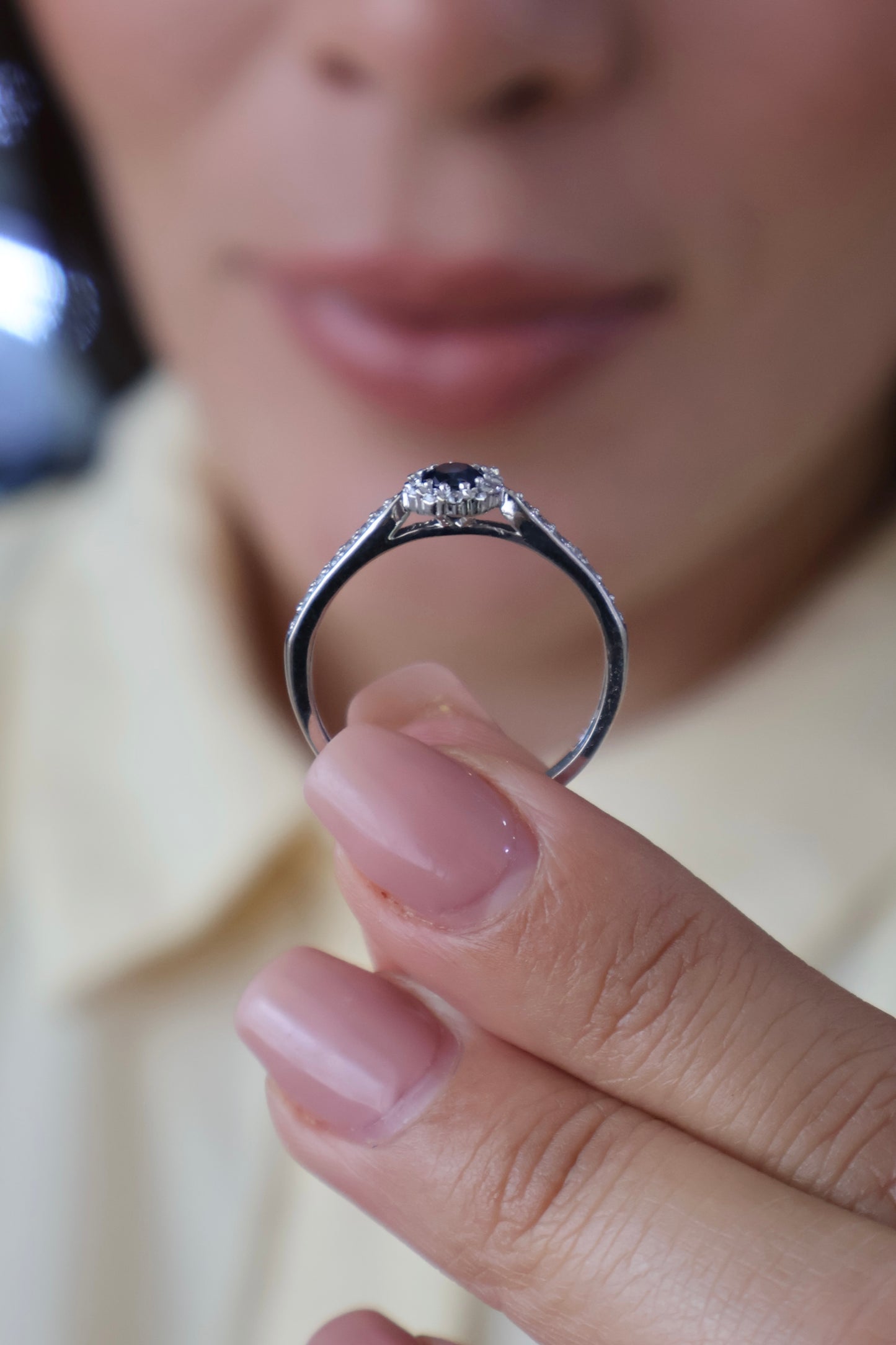 Anillo Cira en Oro Blanco 14k con Zafiro 0.30 ct