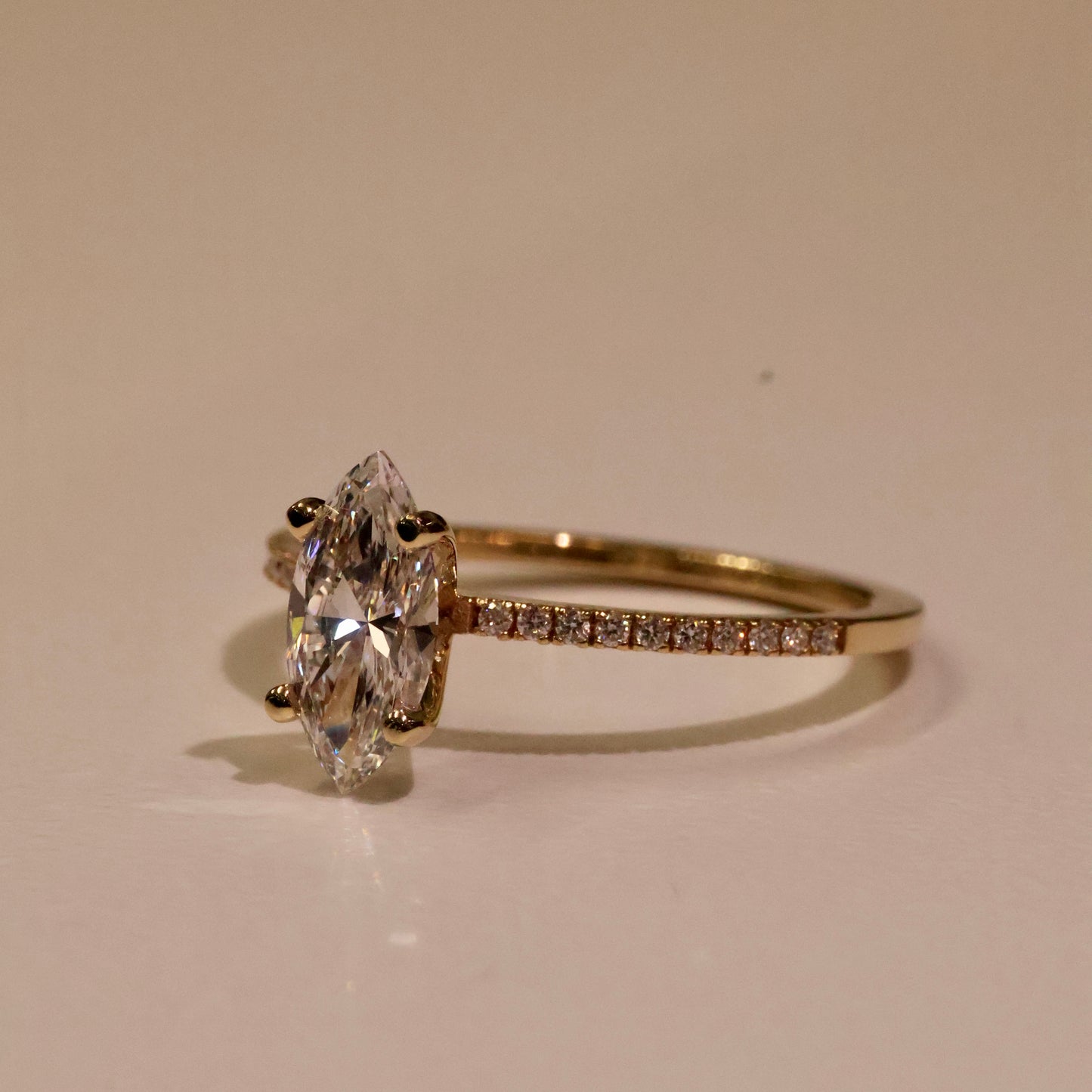 Anillo Rafaella en oro 14k amarillo con diamante de laboratorio 1.01ct cod. 16076