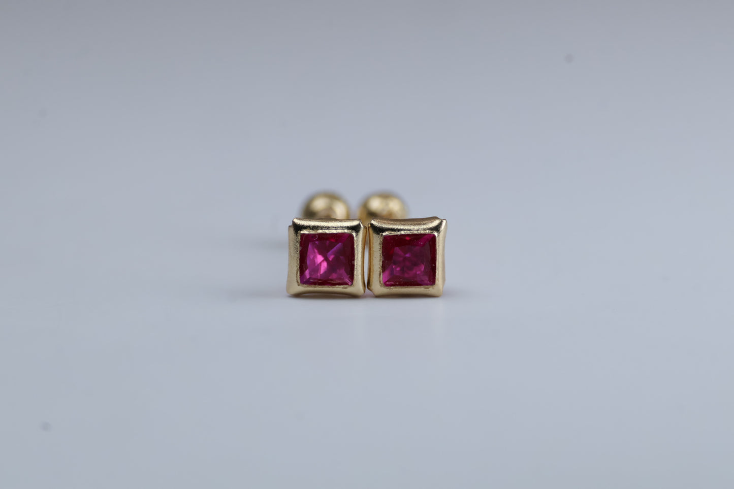 Broqueles Cuadrado con Bisel Oro Amarillo 10k con Circonias Cod.1919-30 3.5mm