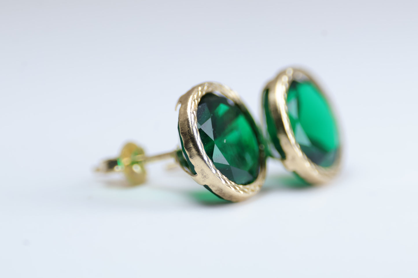 Broqueles Recto Diamantado en Oro Amarillo 10k con Circonia Cod.1919-34 9mm