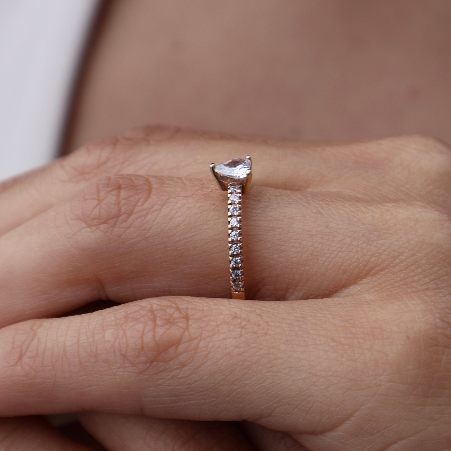 Anillo Amoret en oro amarillo 10k