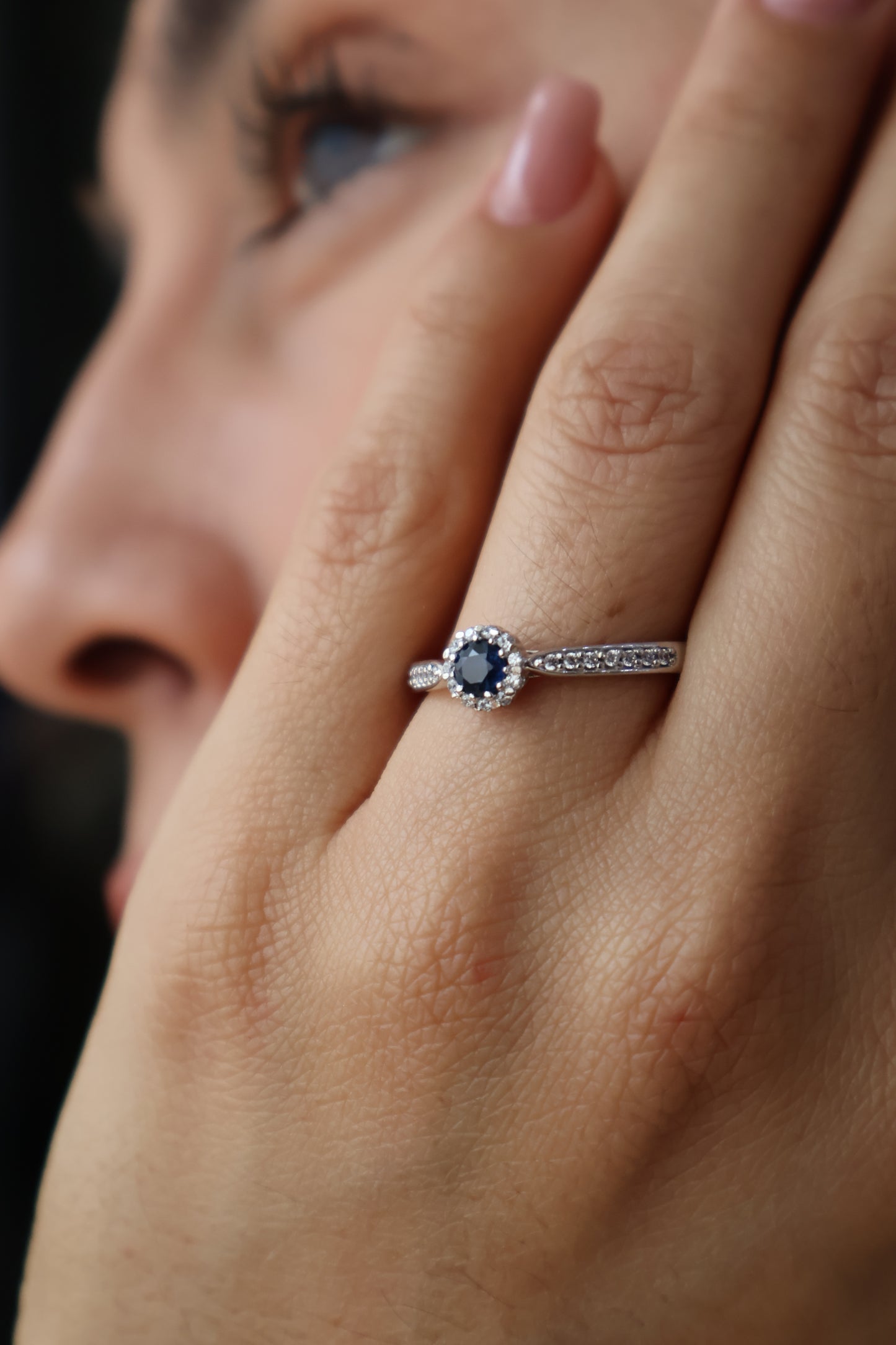 Anillo Cira en Oro Blanco 14k con Zafiro 0.30 ct