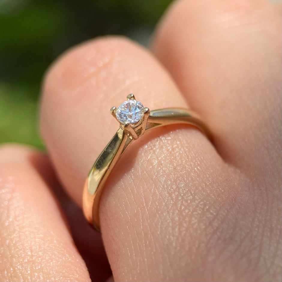 Anillo de compromiso en oro