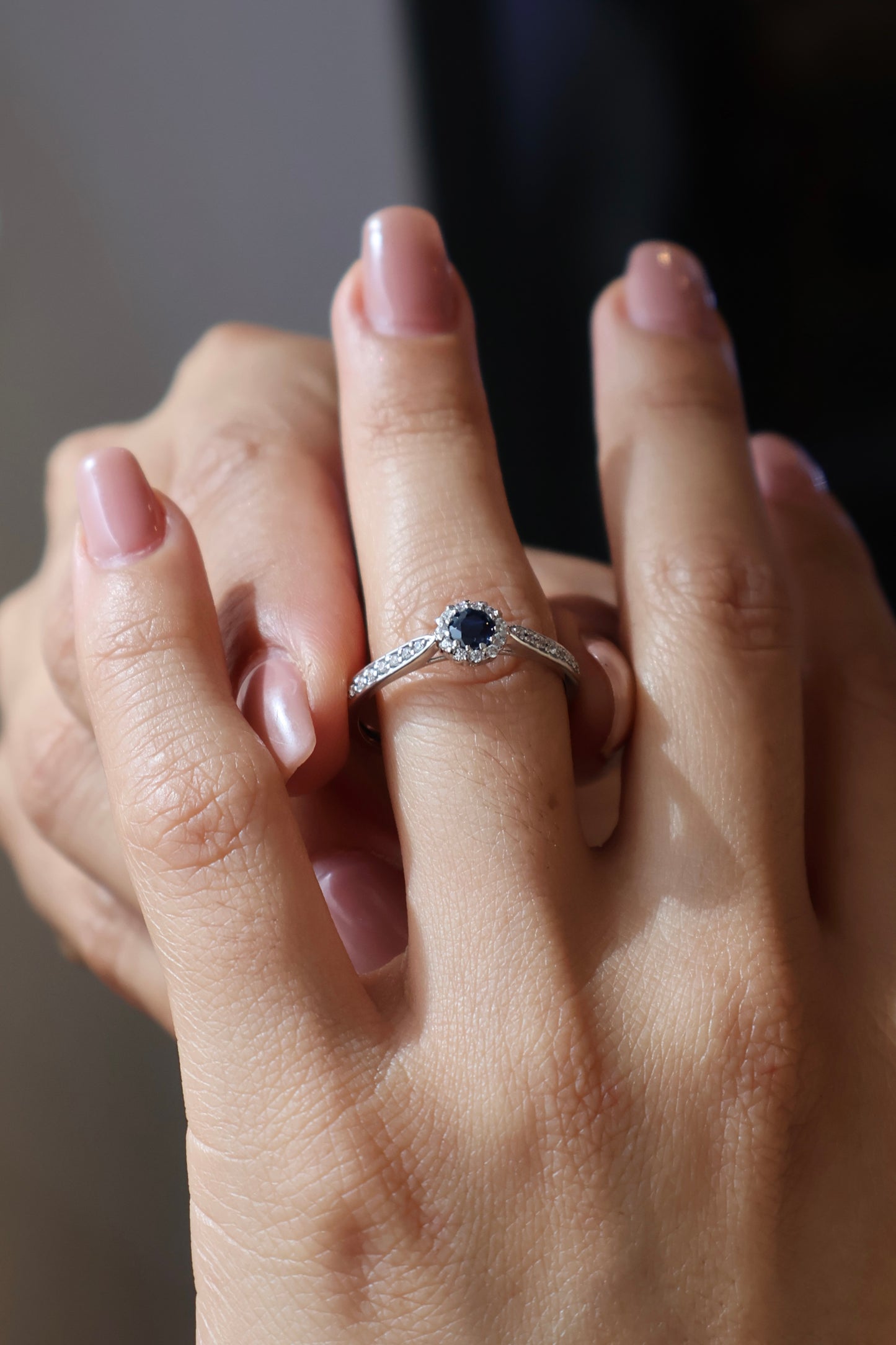 Anillo Cira en Oro Blanco 14k con Zafiro 0.30 ct