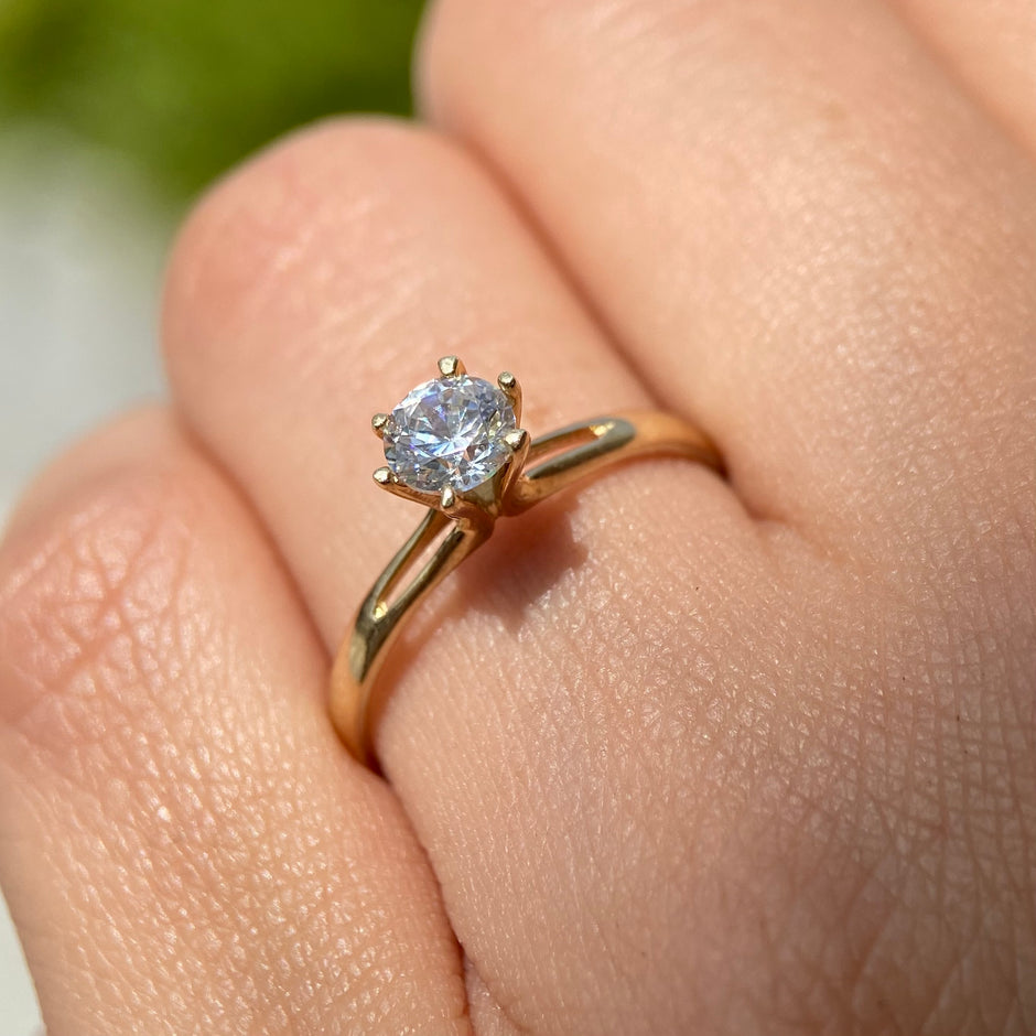 Anillo de compromiso en oro