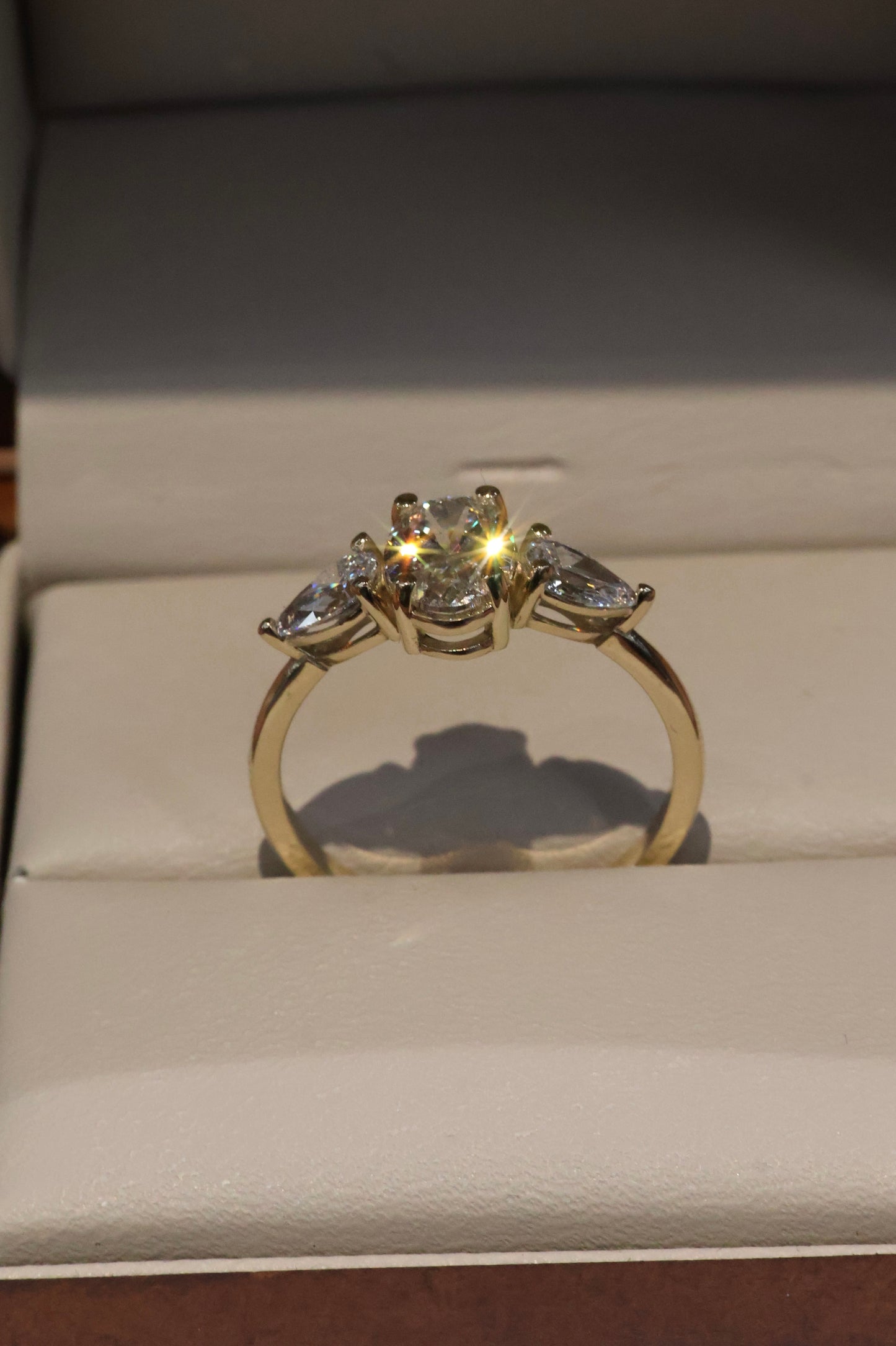 Camille en oro con Circonias 1.00 ct