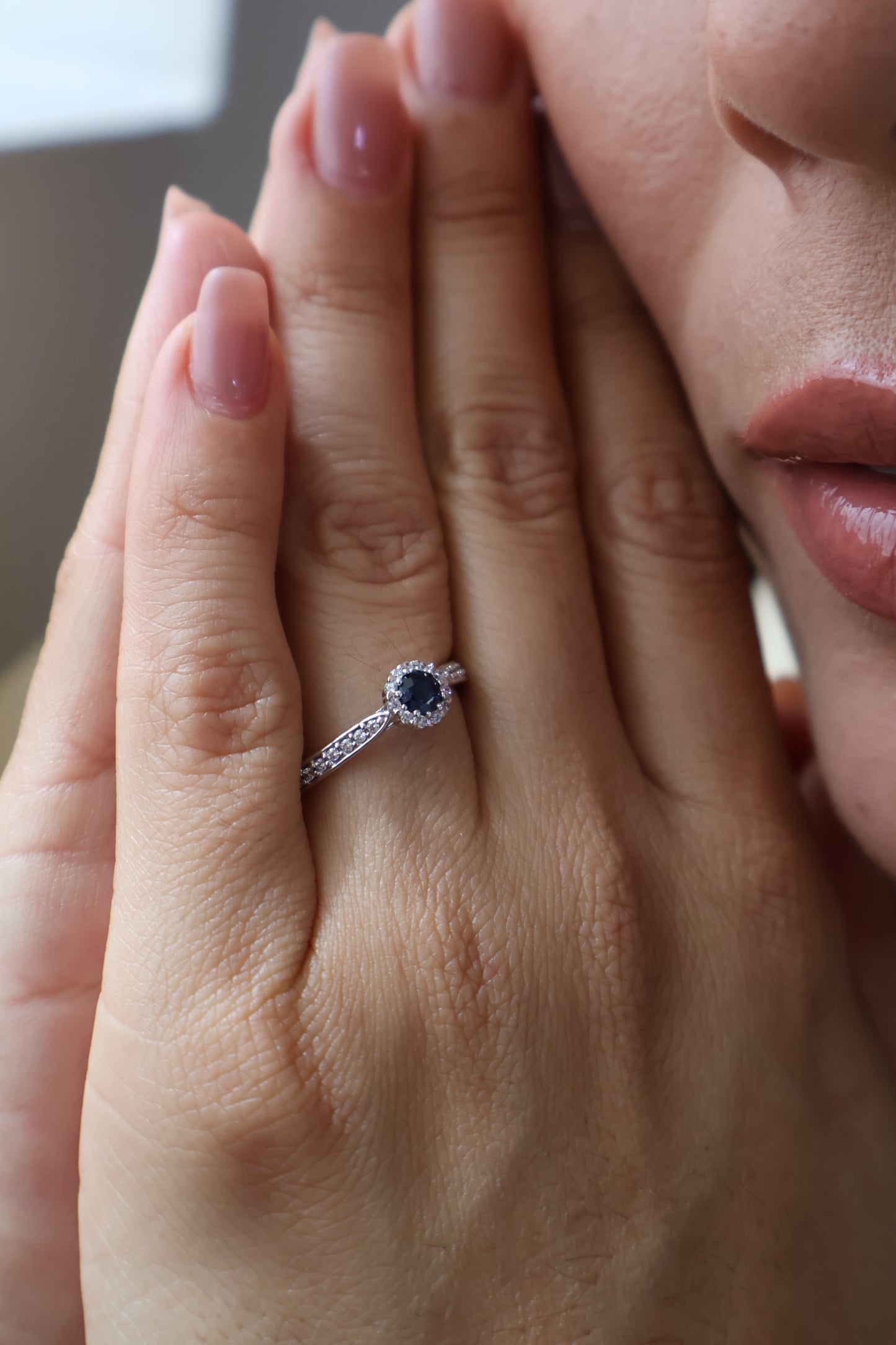 Anillo Cira en Oro Blanco 14k con Zafiro 0.30 ct