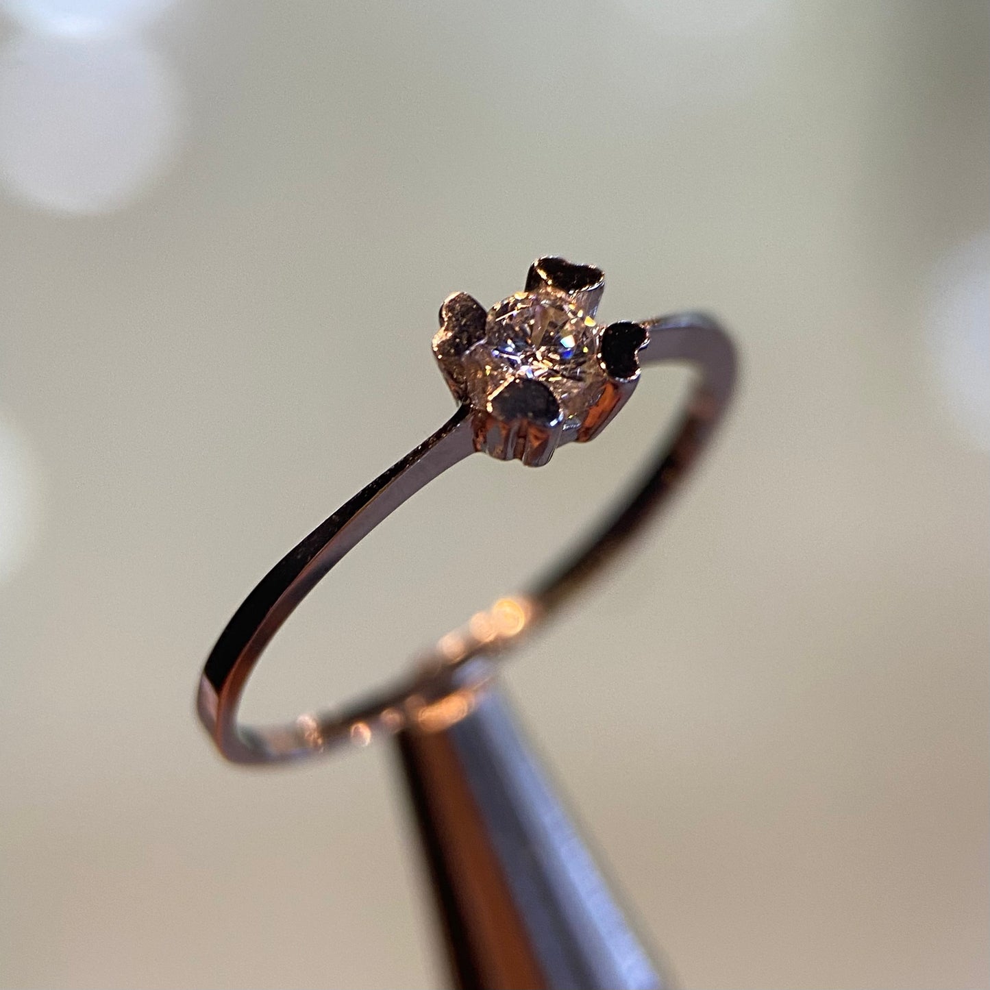 Anillo en oro blanco 14k con circonia blanca Mod: 14931