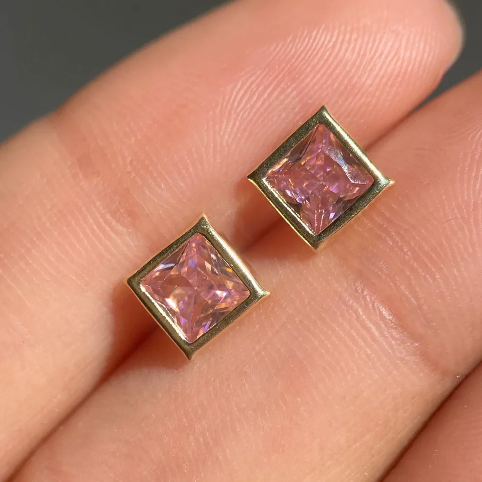 Broqueles Cuadro Biselado en Oro Rosa 10k con Circonia Cod.BRO237 7mm