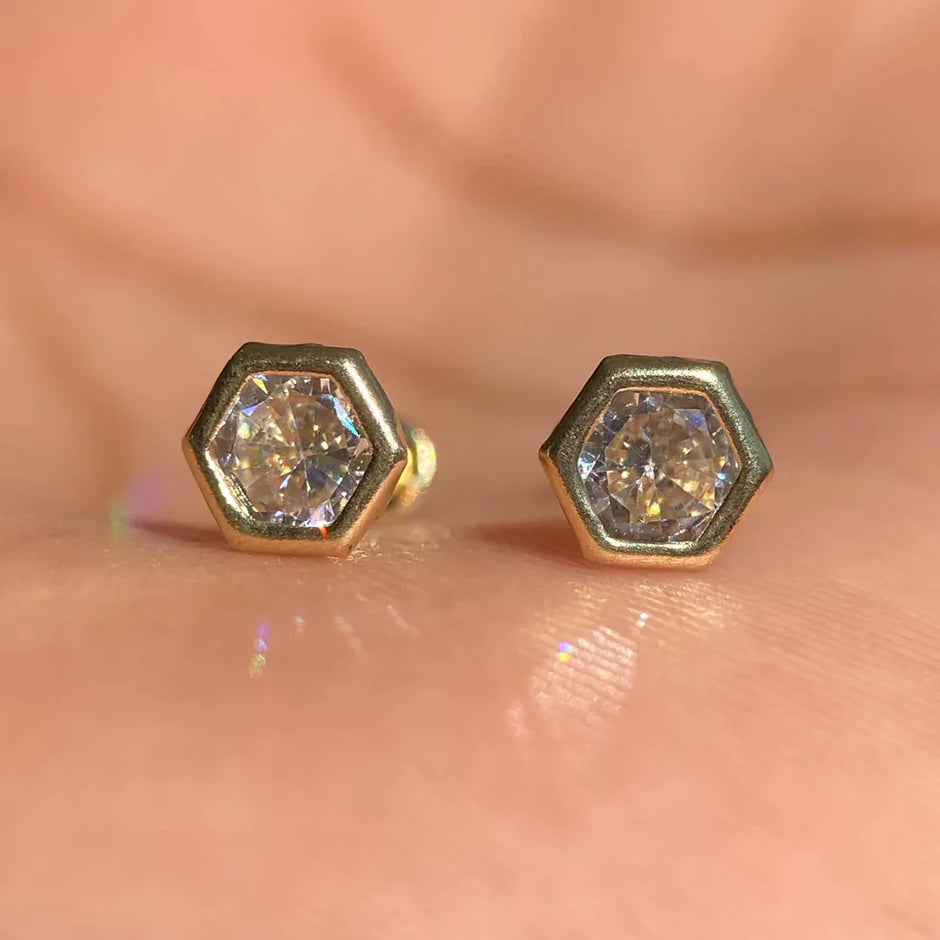 Broqueles Hexagono Bisel en Oro Amarilo 10k con Circonia Cod. BRO251 5 .5mm