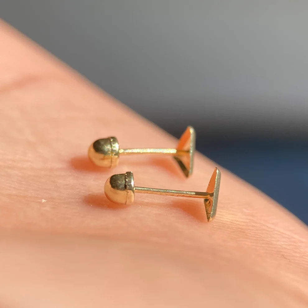 Broqueles Triangulo Liso en Oro Amarillo 10k Cod.BRO319 4mm