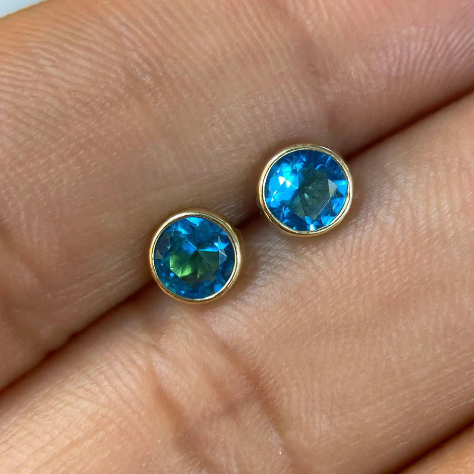 Broqueles Recto en Oro Amarillo 10k con Circonia Azul Cielo Cod.BROML001 5.5mm