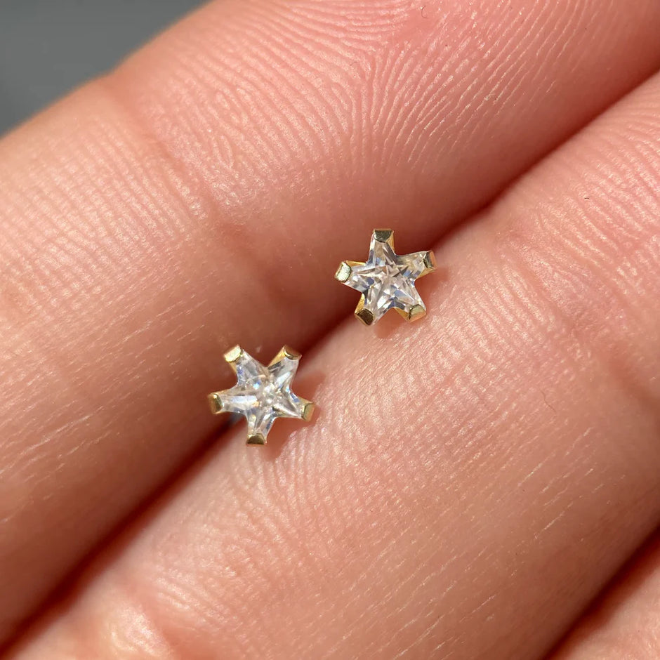 Broqueles Estrella Circonia en Oro Amarillo 10k Cod.BRO273 4.5MM