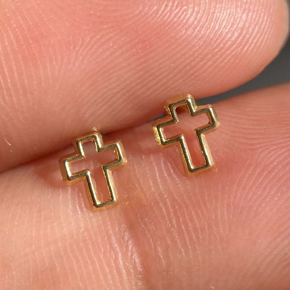 Broqueles Silueta Cruz en Oor Amarillo 10k Cod.BRO253 5.5mm