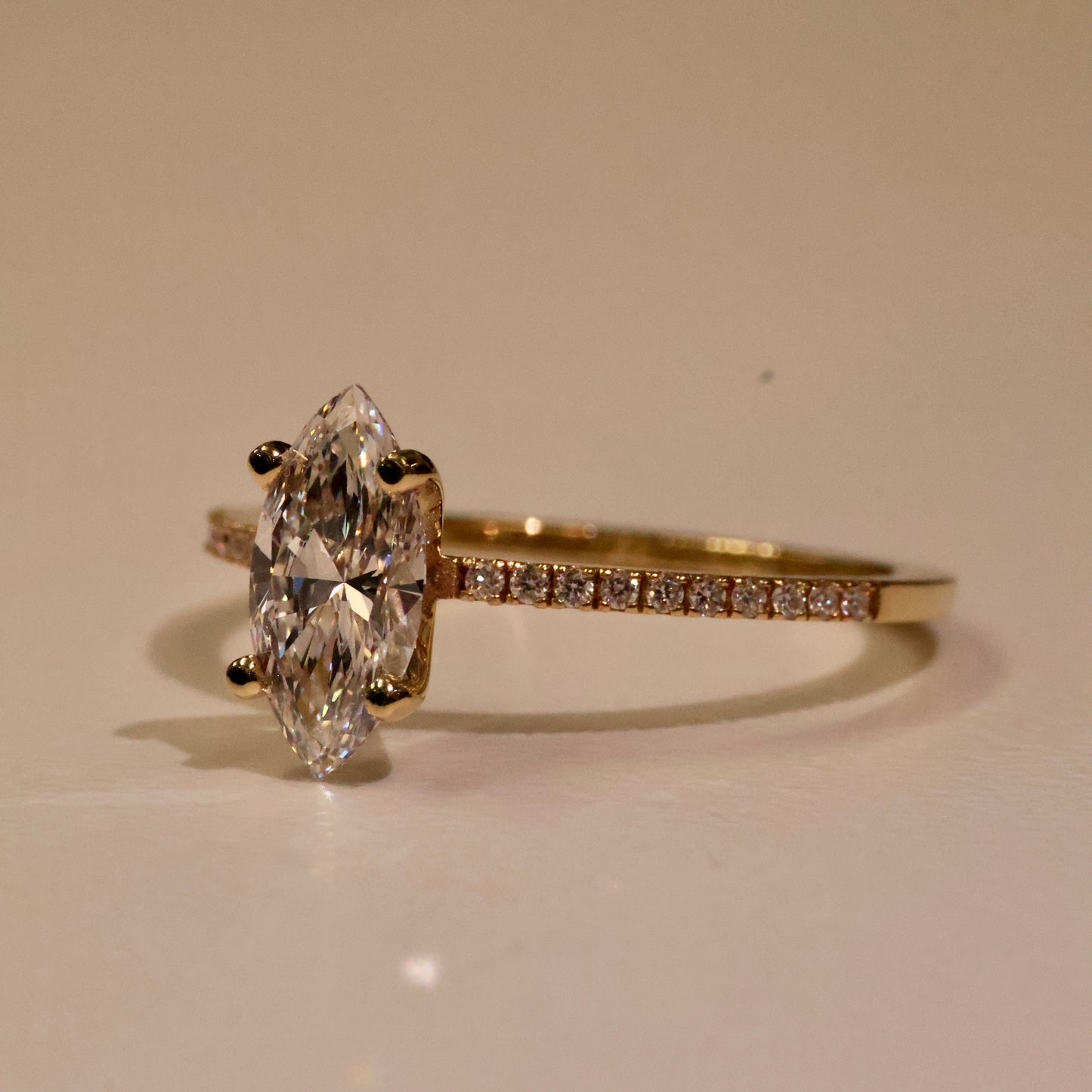 Anillo Rafaella en oro 14k amarillo con diamante de laboratorio 1.01ct cod. 16076
