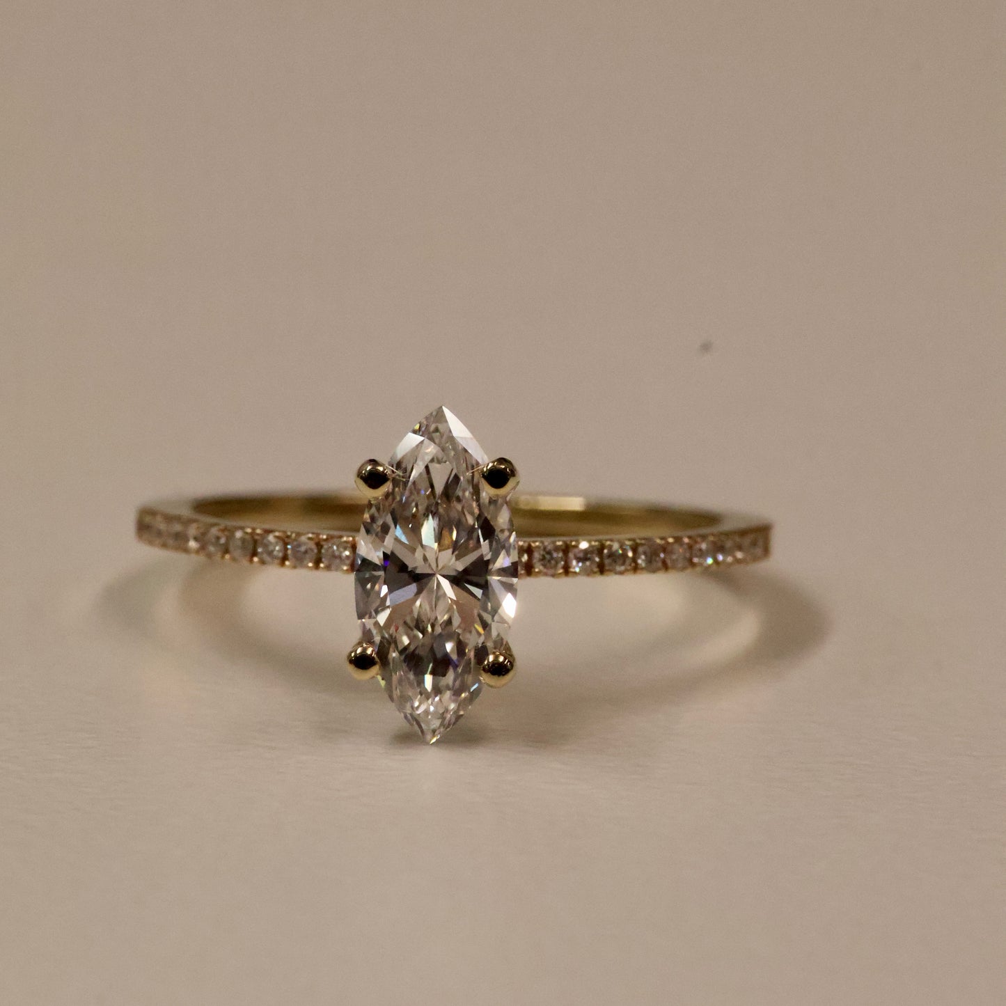 Anillo Rafaella en oro 14k amarillo con diamante de laboratorio 1.01ct cod. 16076