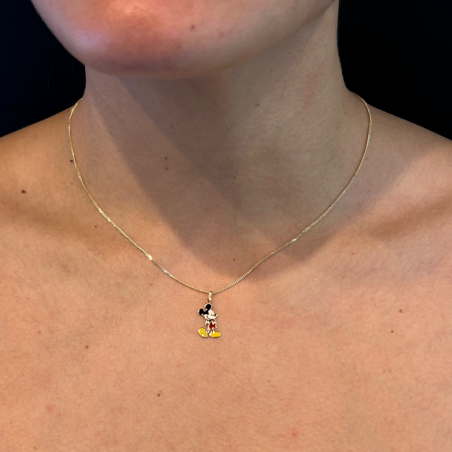 Collar Mickey esmaltado en oro amarillo 10k Disney®️ (50cm)