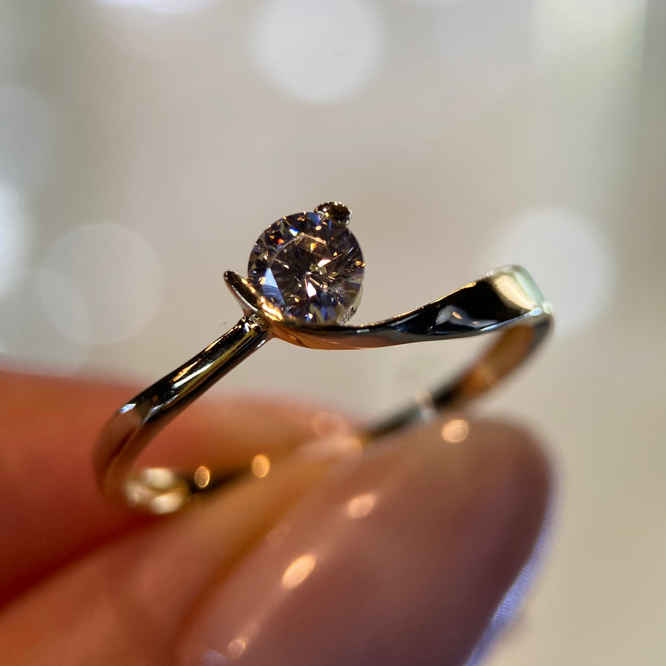 Anillo de compromiso en oro