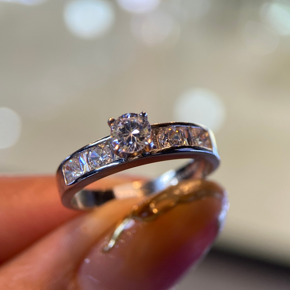 Anillo de compromiso en oro