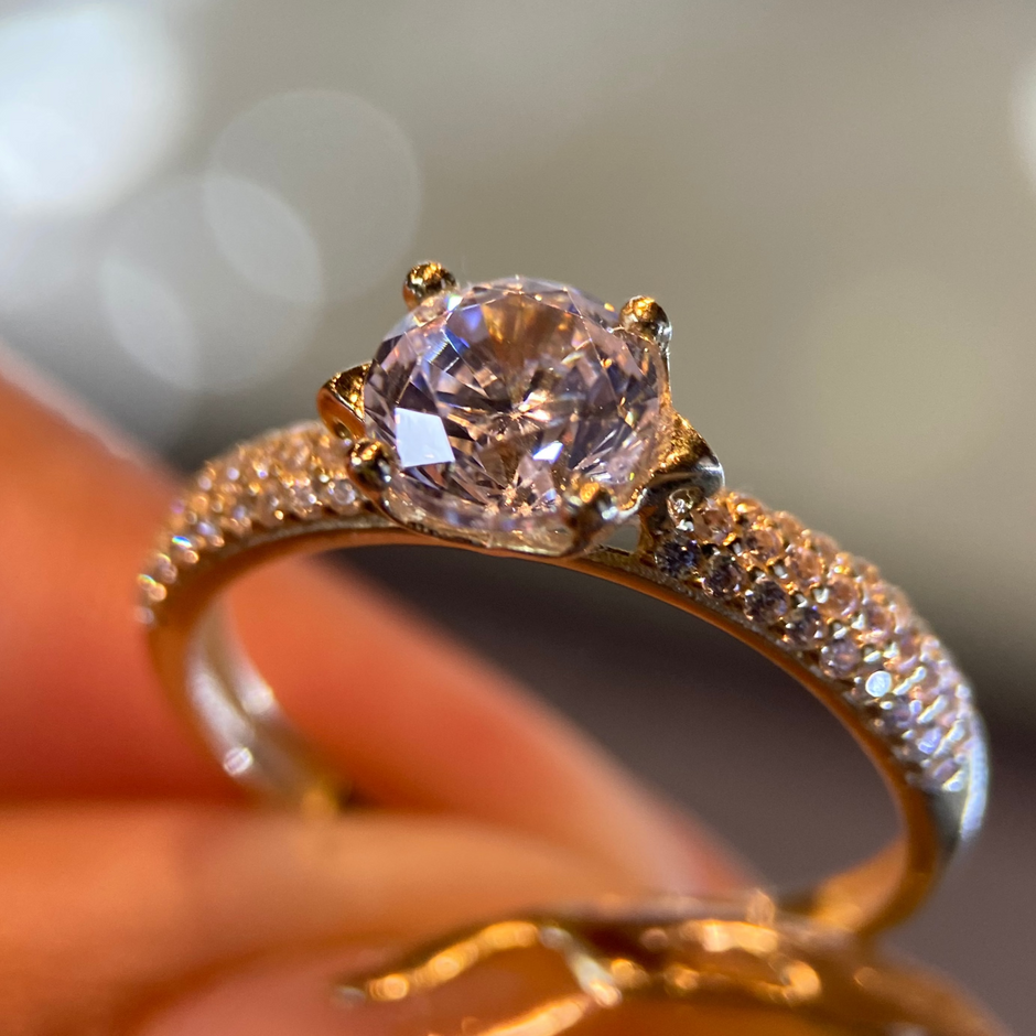 Anillo de compromiso en oro