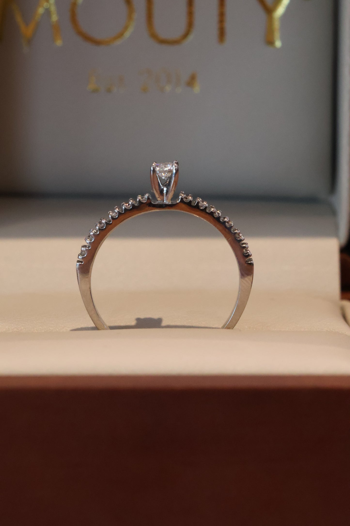 Anillo OF2171 en oro blanco 14k con diamante natural .10cts .10L