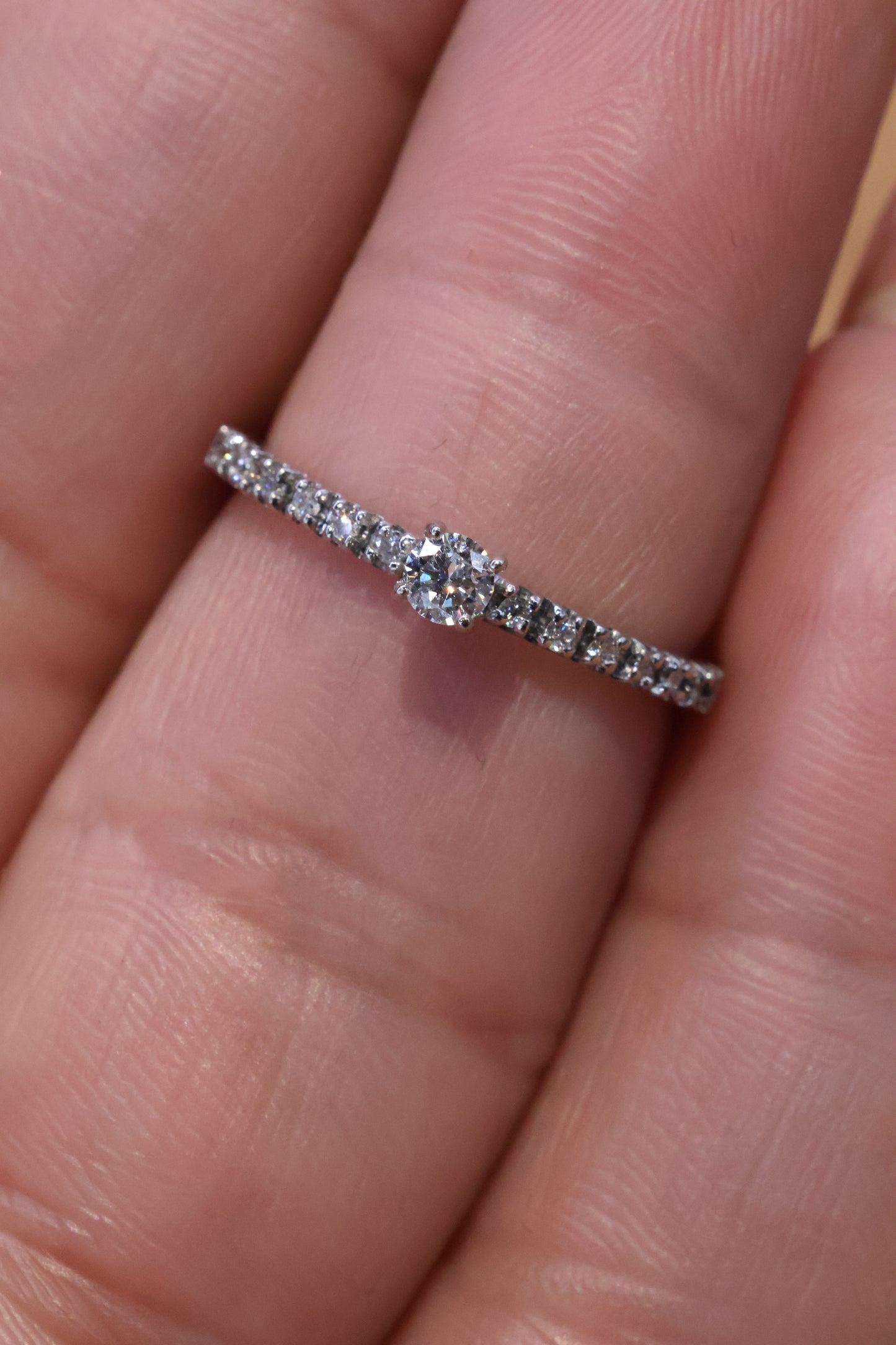 Anillo OF2171 en oro blanco 14k con diamante natural .10cts .10L