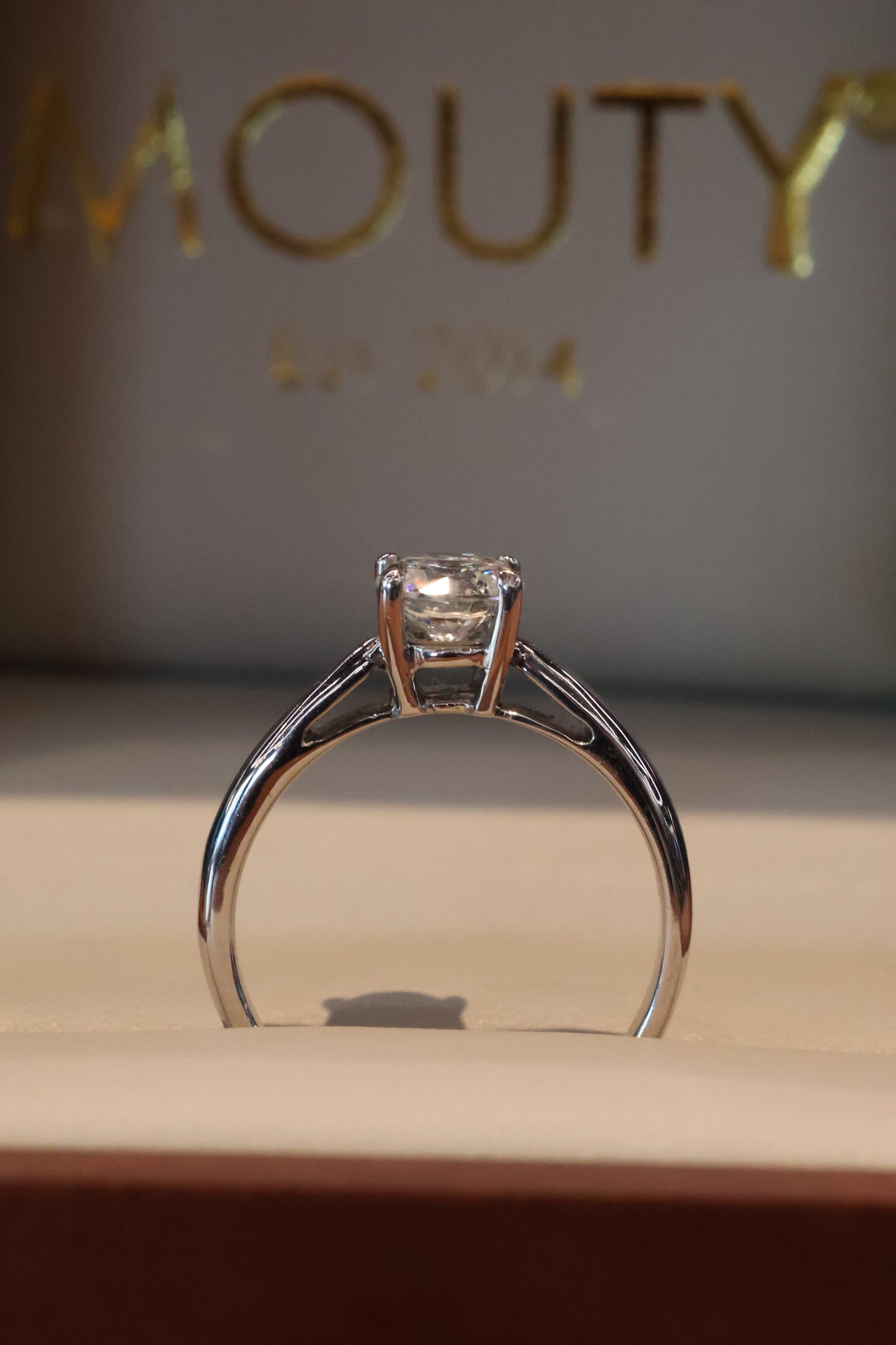 Anillo OF1637 en oro blanco 14k con diamante natural .80cts