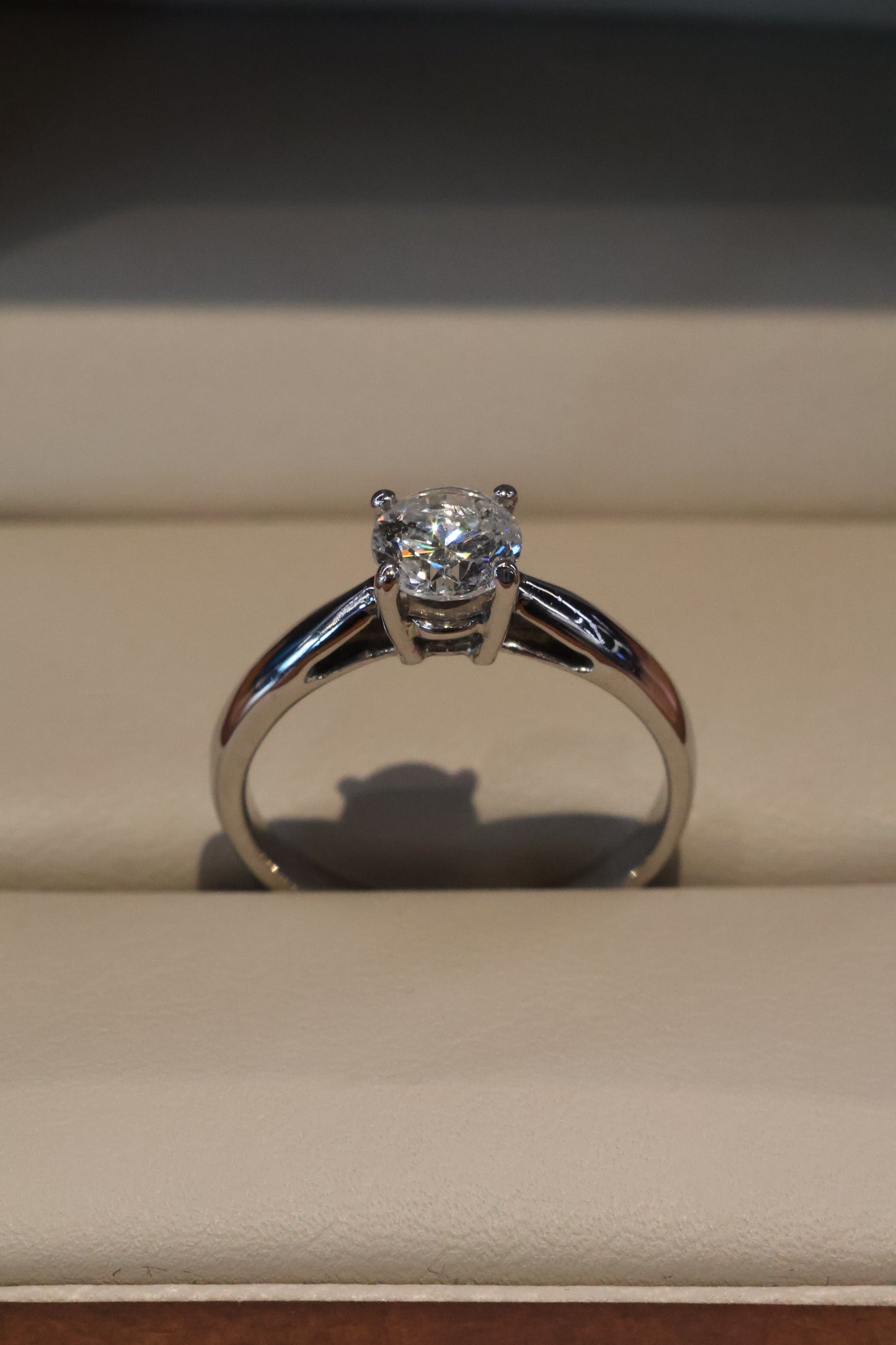 Anillo OF1637 en oro blanco 14k con diamante natural .80cts