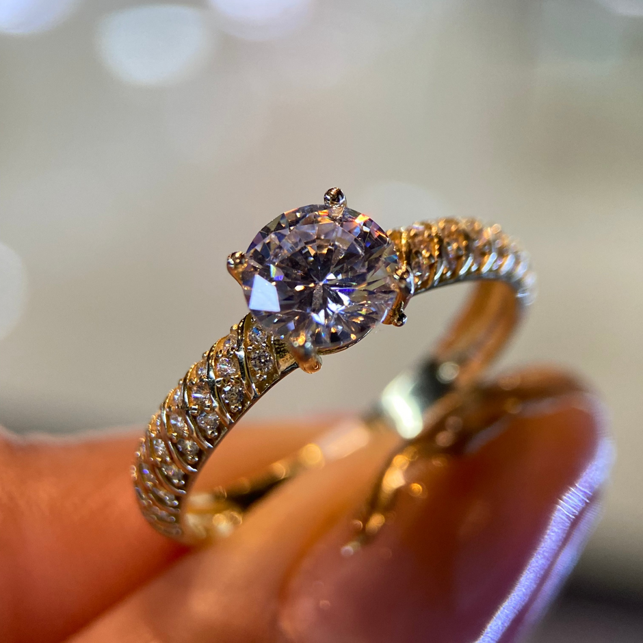 Anillo de compromiso en oro