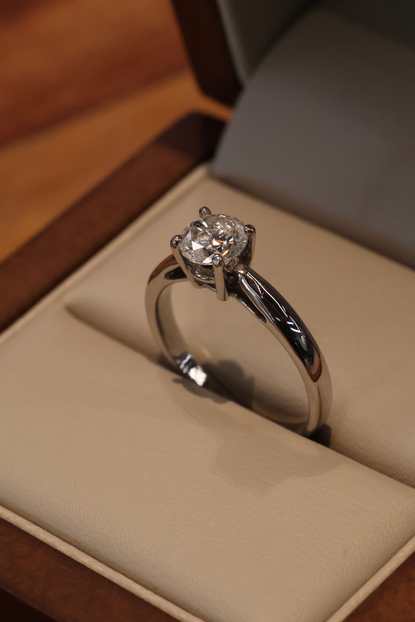 Anillo OF1637 en oro blanco 14k con diamante natural .80cts