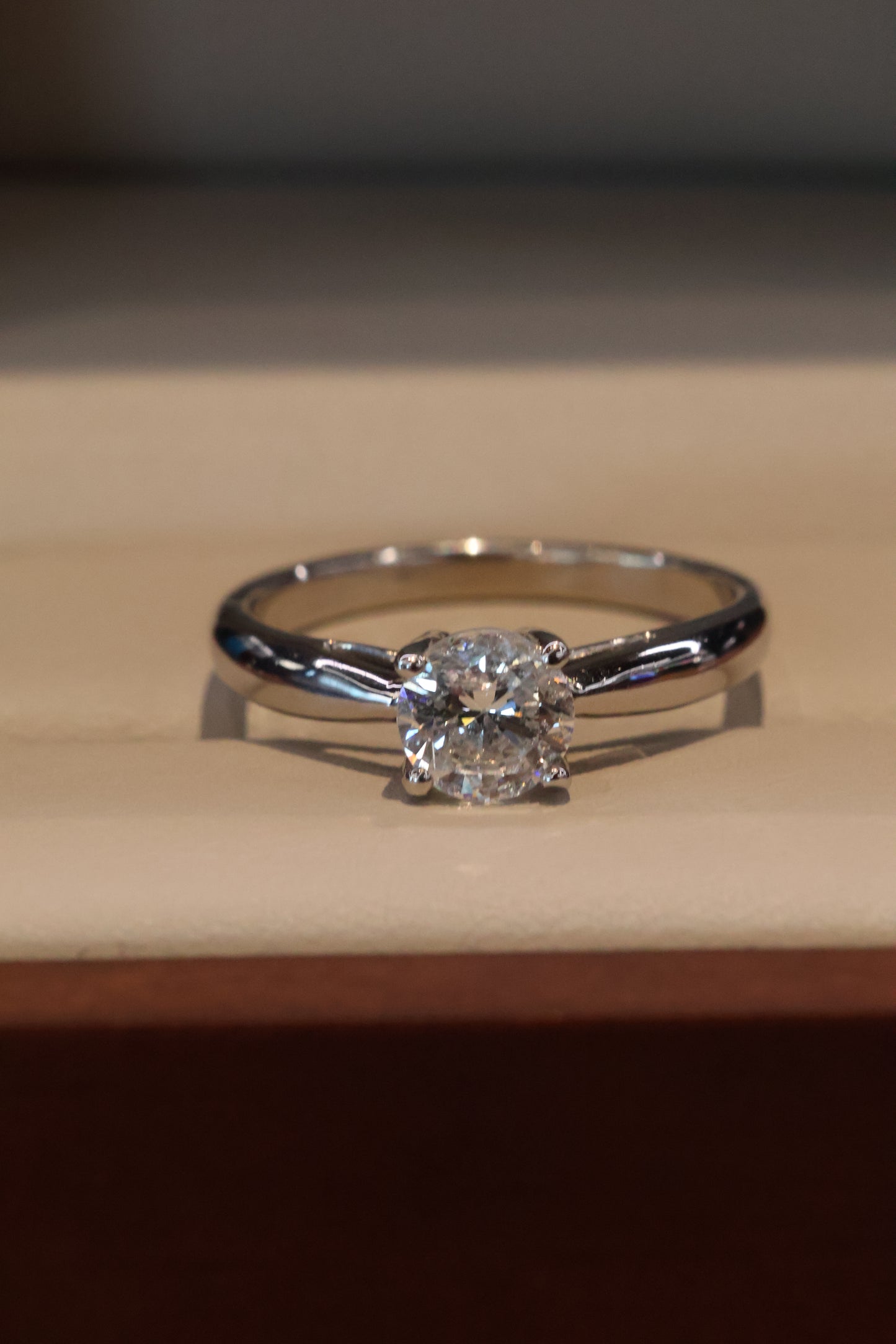 Anillo OF1637 en oro blanco 14k con diamante natural .80cts