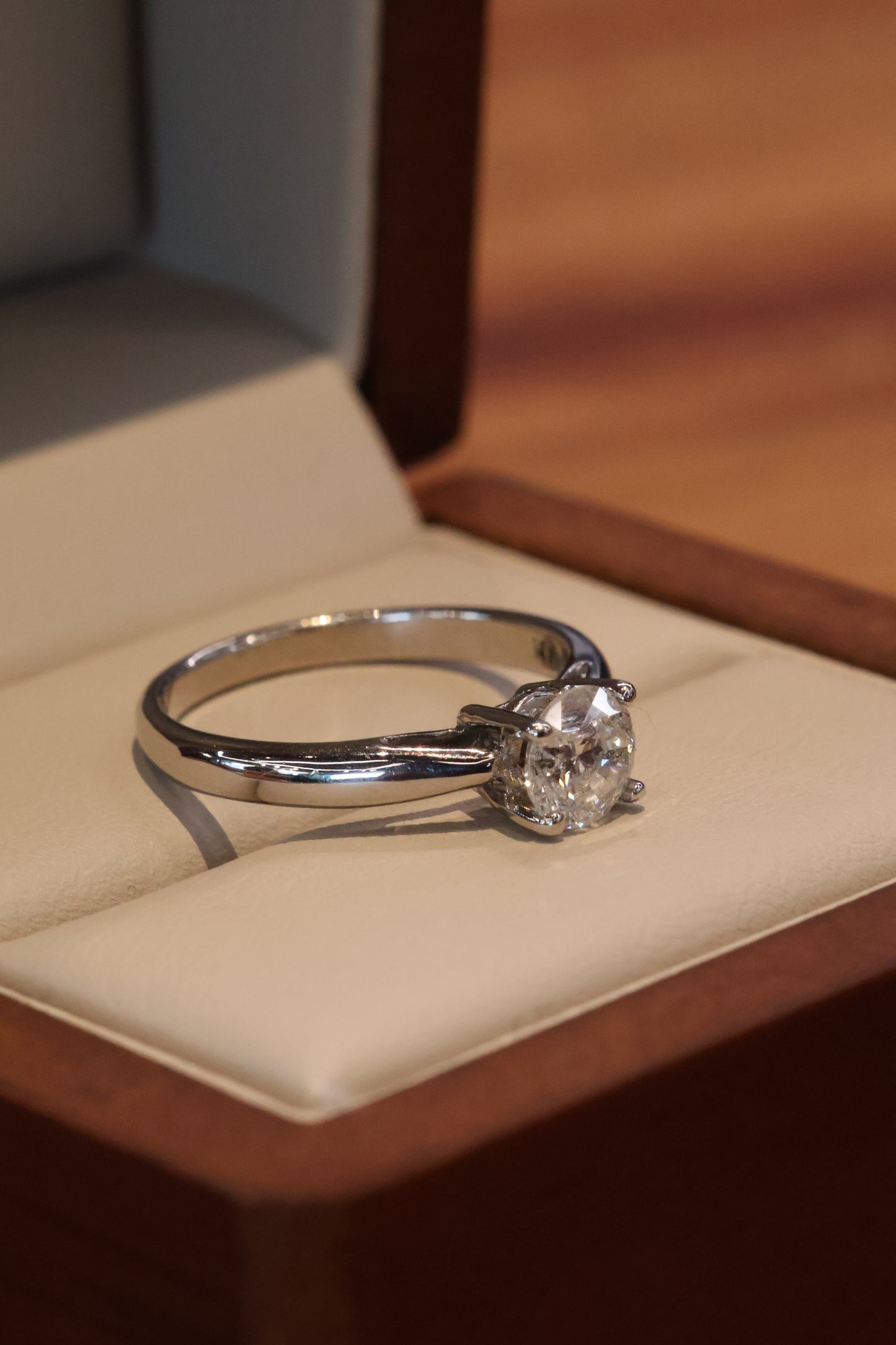 Anillo OF1637 en oro blanco 14k con diamante natural .80cts