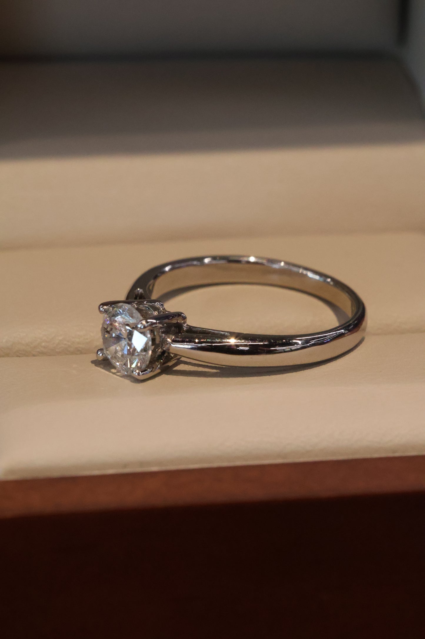 Anillo OF1637 en oro blanco 14k con diamante natural .80cts