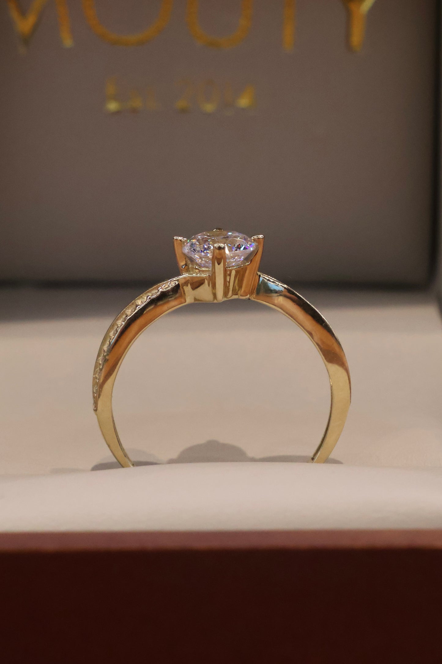 Anillo en Oro Amarillo 10k con Circonias Mod. 15642