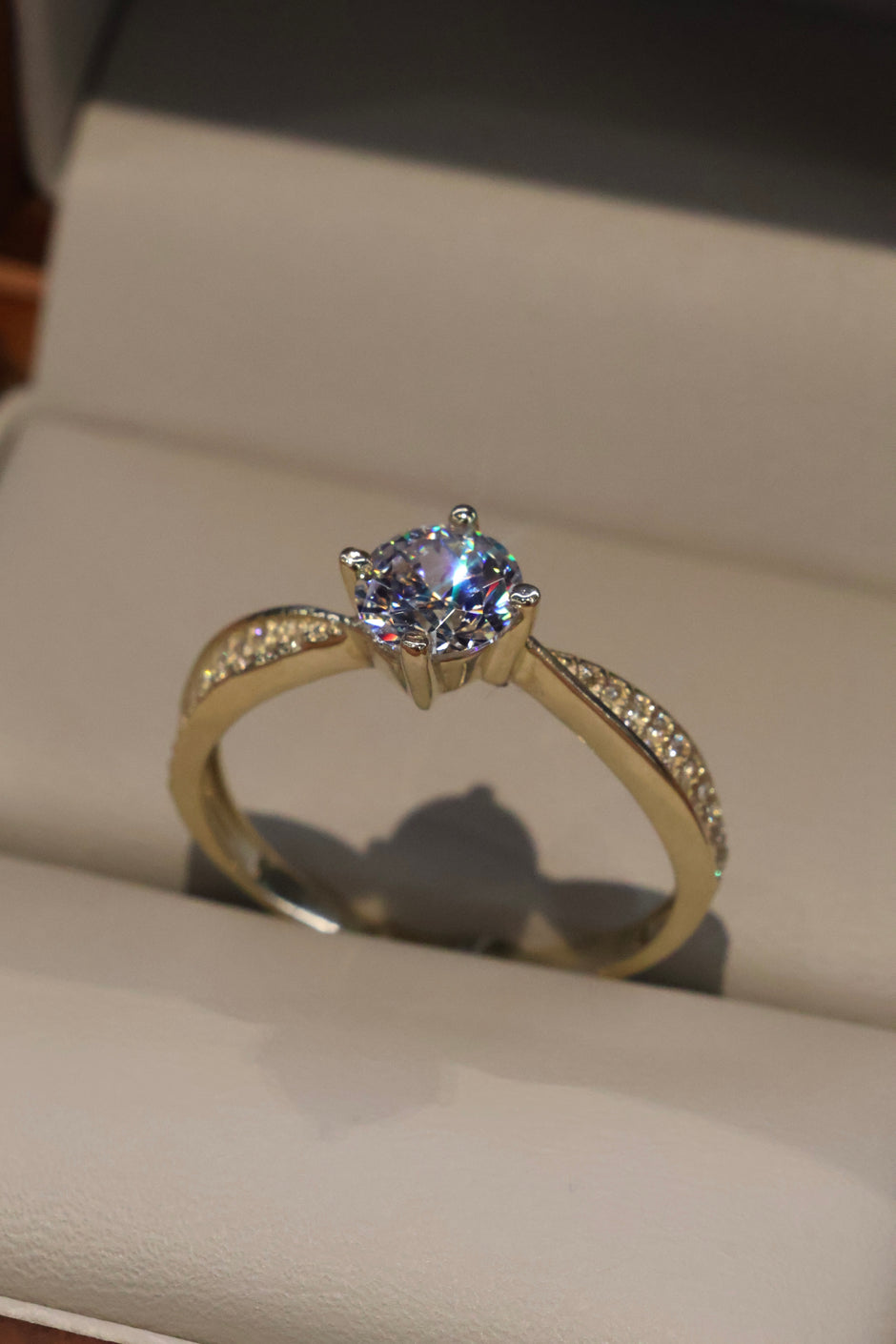 Anillo en Oro Amarillo 10k con Circonias Mod. 15642