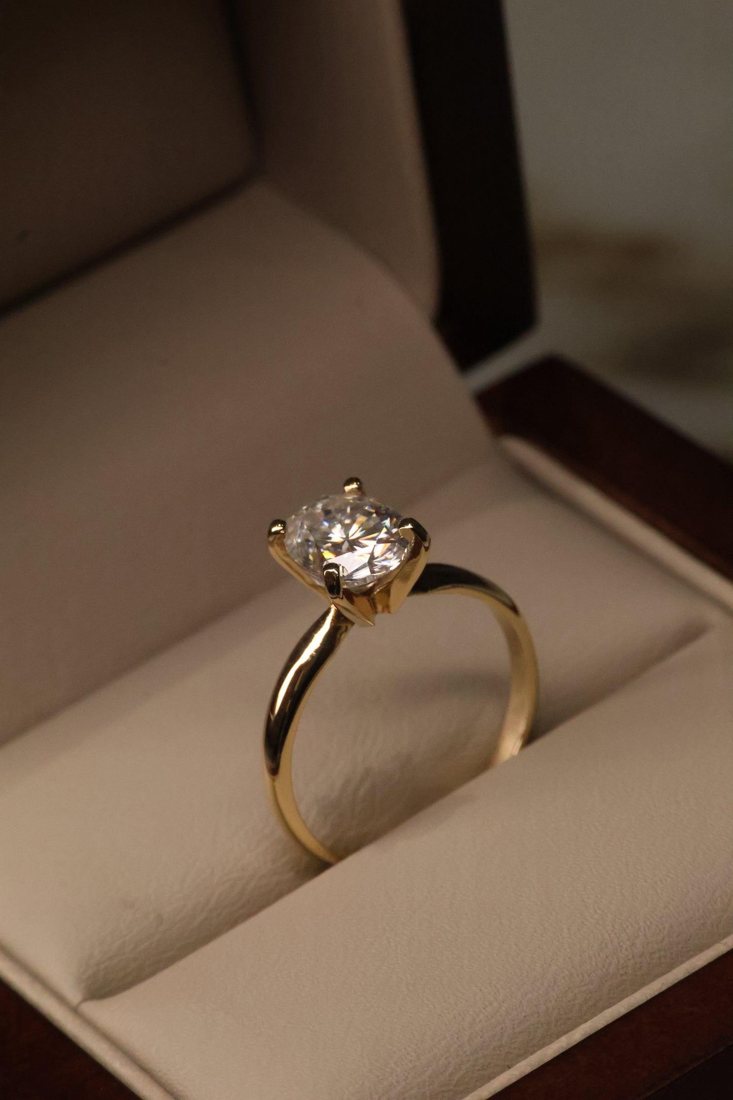 Anillo Emily en Oro Amarillo 14k con Moissanita 1.5ct Mod.15969