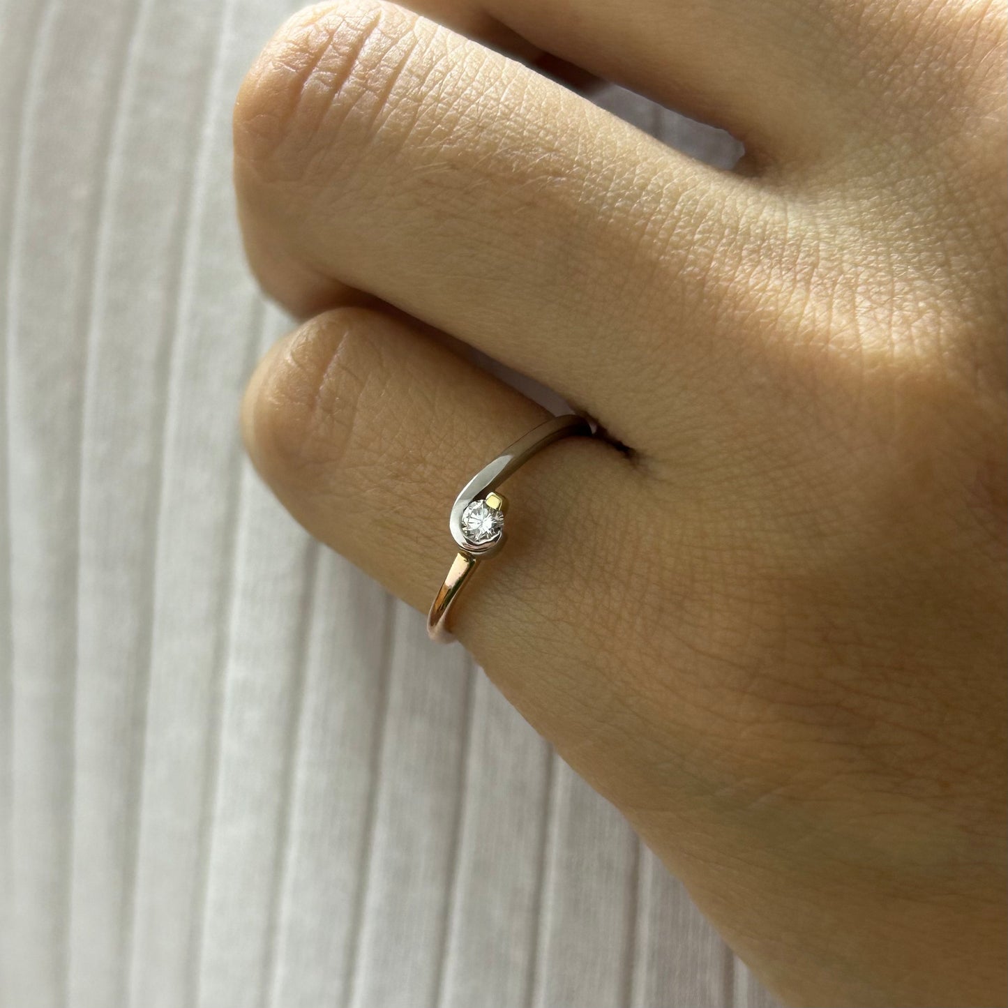 Anillo en oro florentino 14k con diamante natural .09cts Mod: OF1534