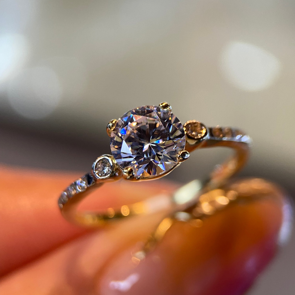 Anillo de compromiso en oro