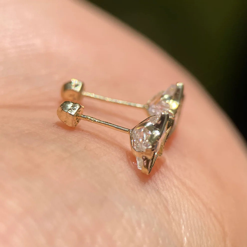 Broqueles Estrella Diamantada en Oro Amarillo 14k con Circonia Cod.BO045