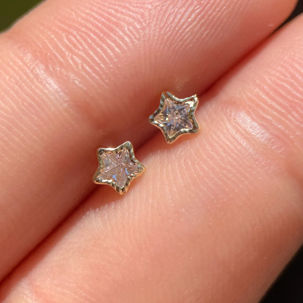 Broqueles Estrella Diamantada en Oro Amarillo 14k con Circonia Cod.BO045