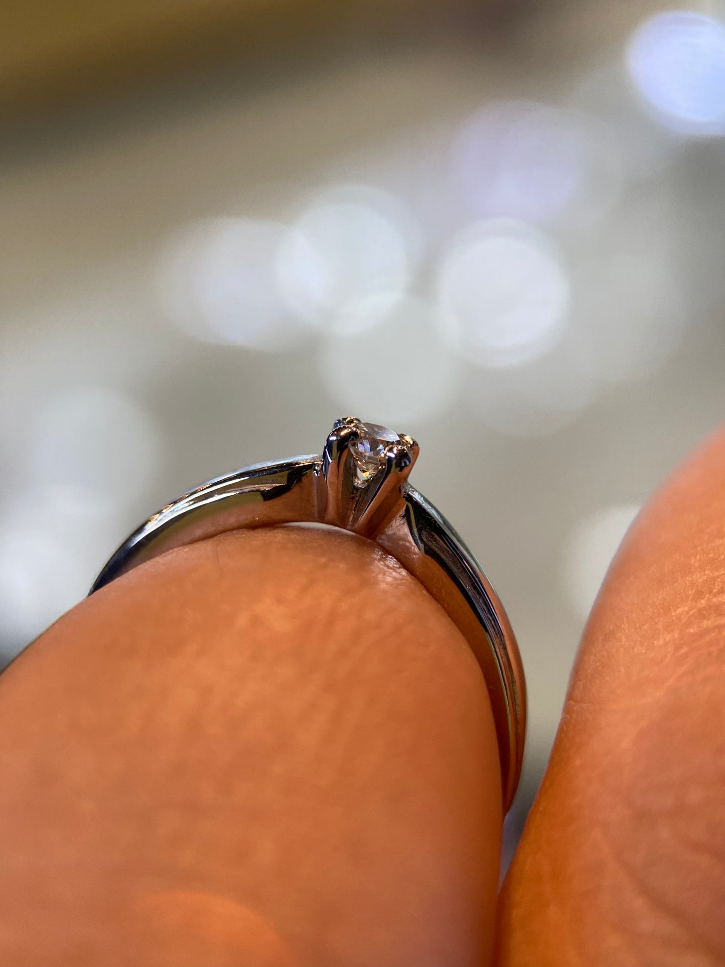 Anillo en Oro Blanco de 14k con Diamante Natural .10cts Mod: OF1582
