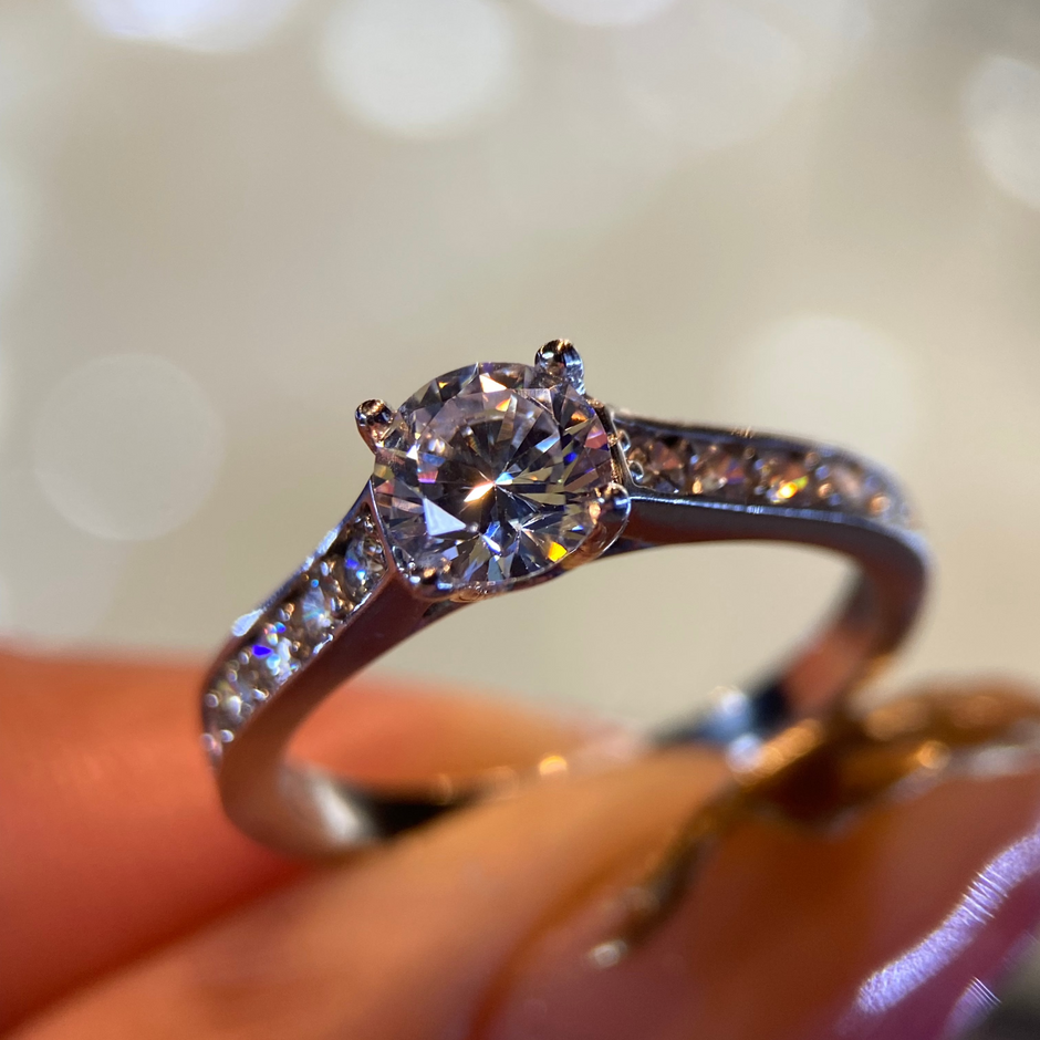 Anillo de compromiso en oro