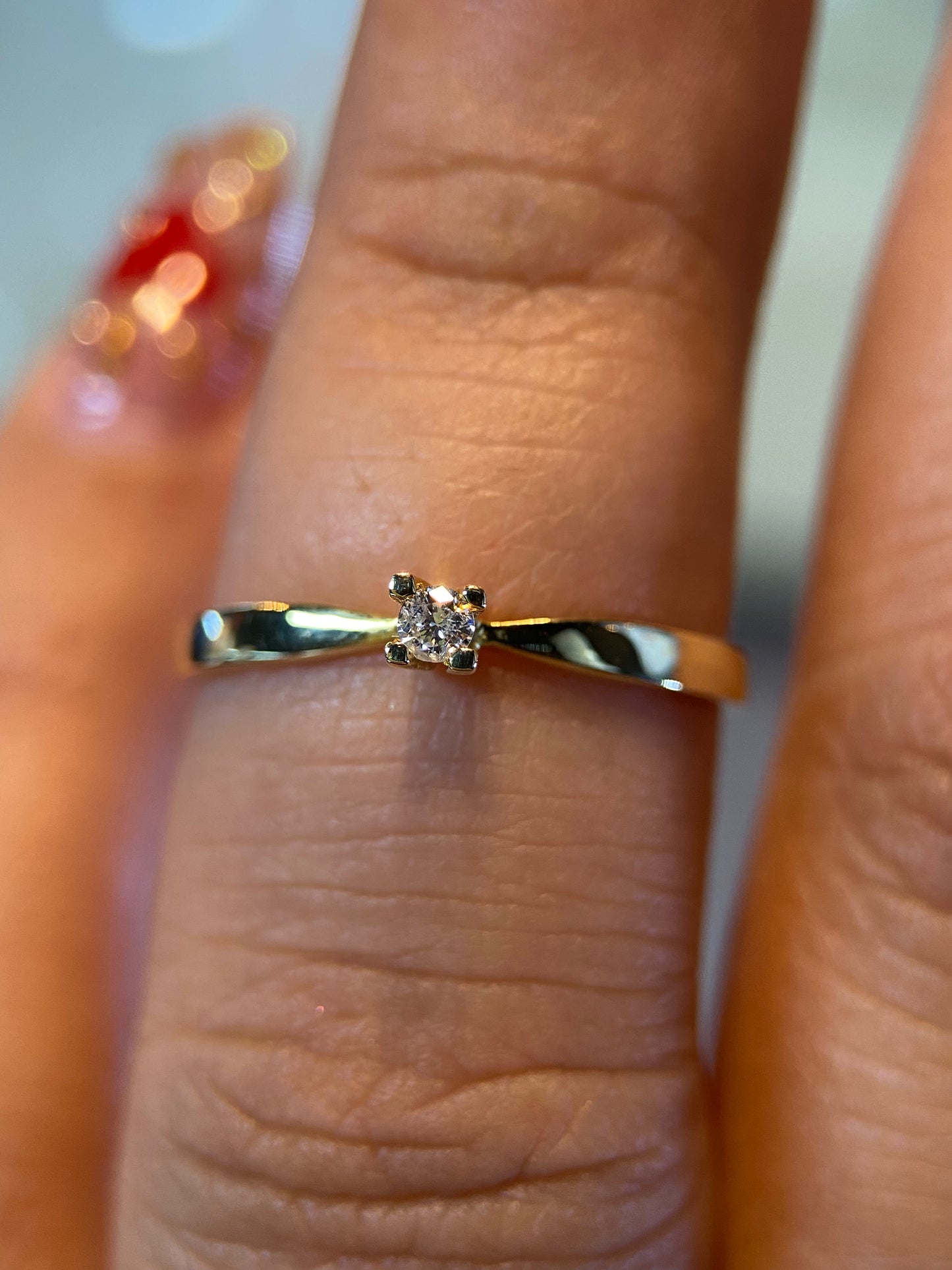 Anillo en Oro Amarillo de 14k con Diamante Natural .03cts Mod: OF2145
