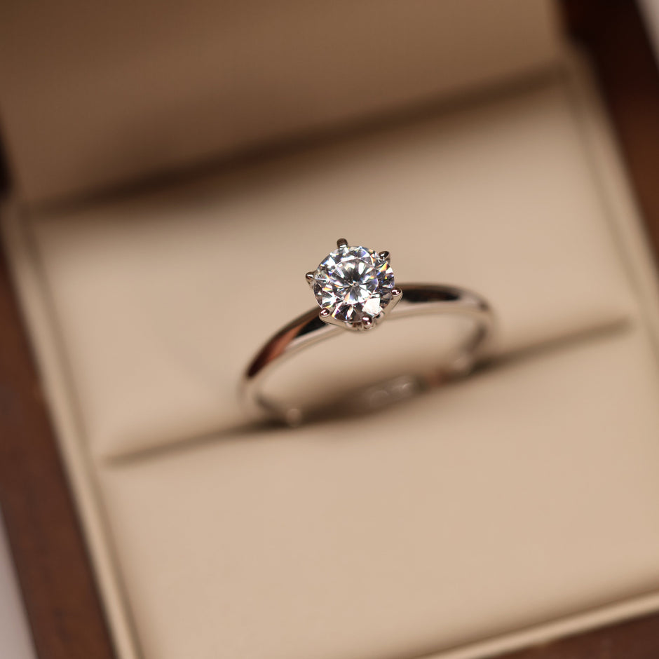 Anillo Sabine en Oro .50 ct