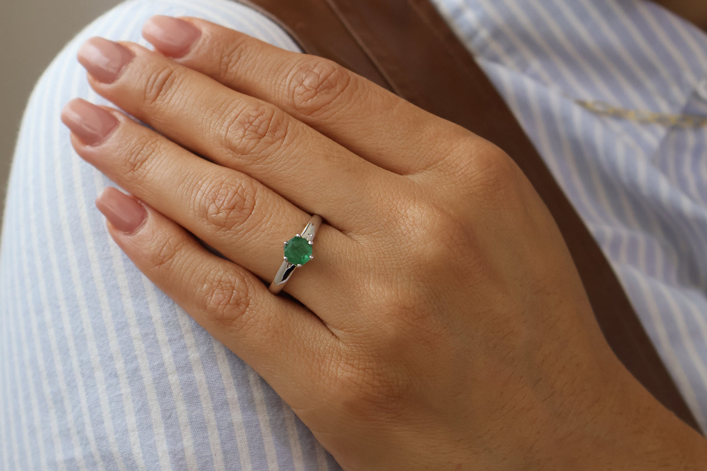 Anillo Gisel en Oro 14k con Esmeralda 0.95ct