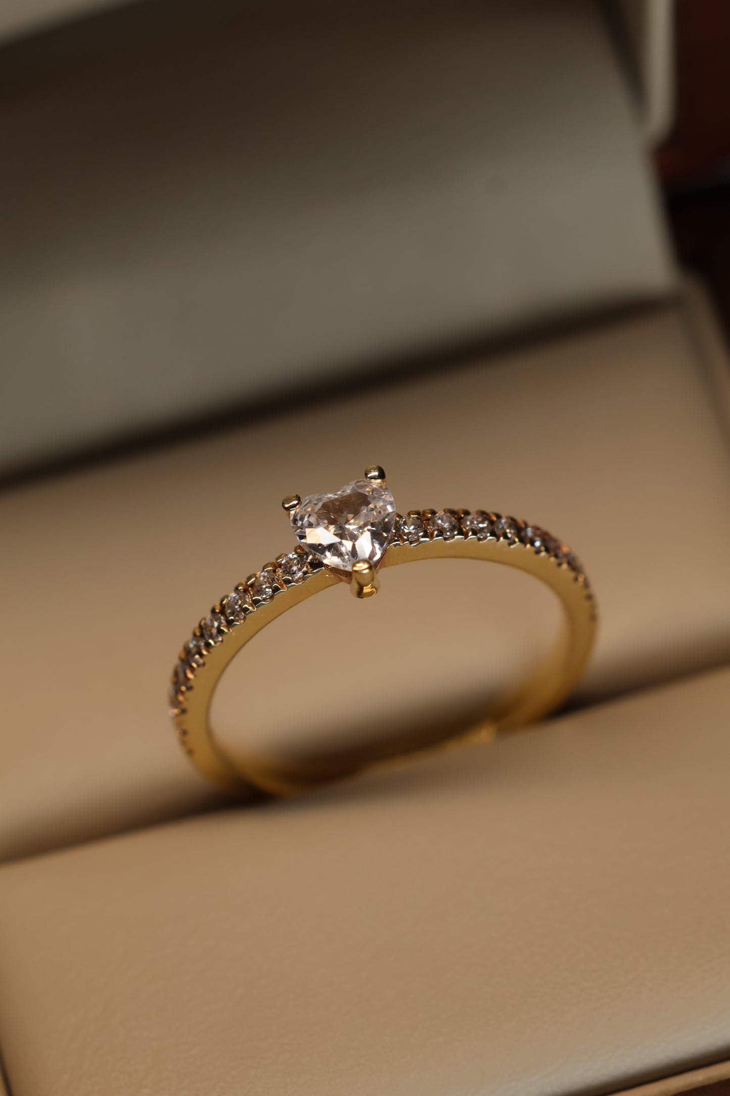 Anillo Amoret en oro amarillo 10k