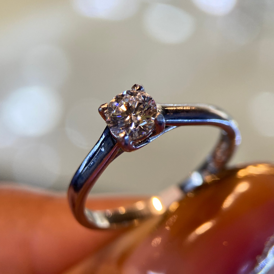 Anillo de compromiso en oro