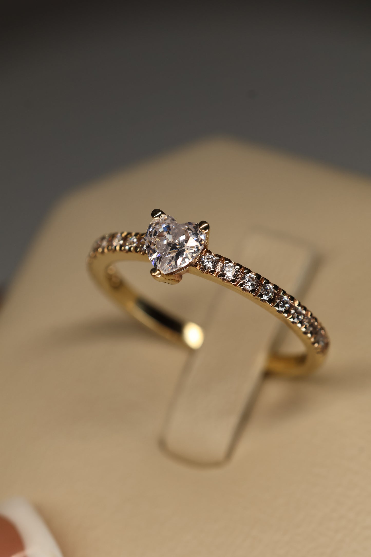Anillo Amoret en oro amarillo 10k