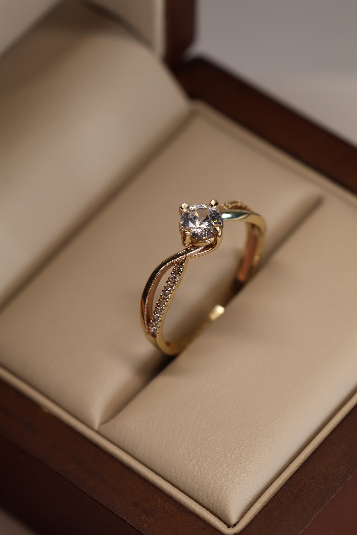 Anillo Ethernel en oro amarillo 10k