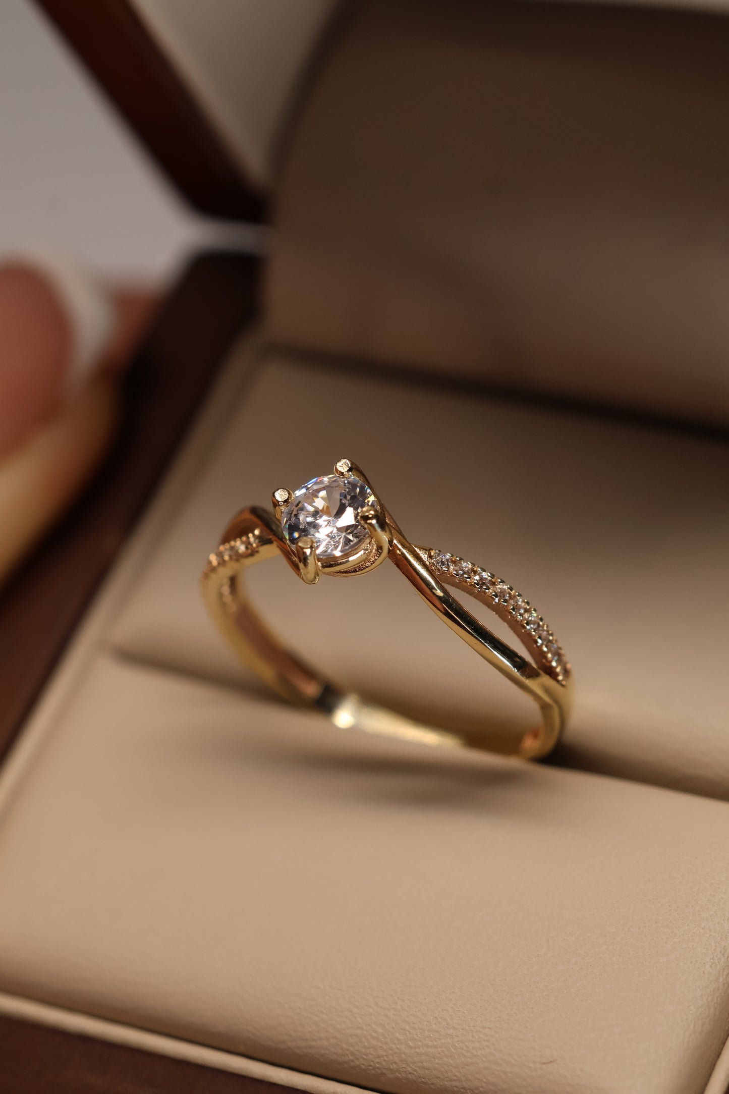 Anillo Ethernel en oro amarillo 10k